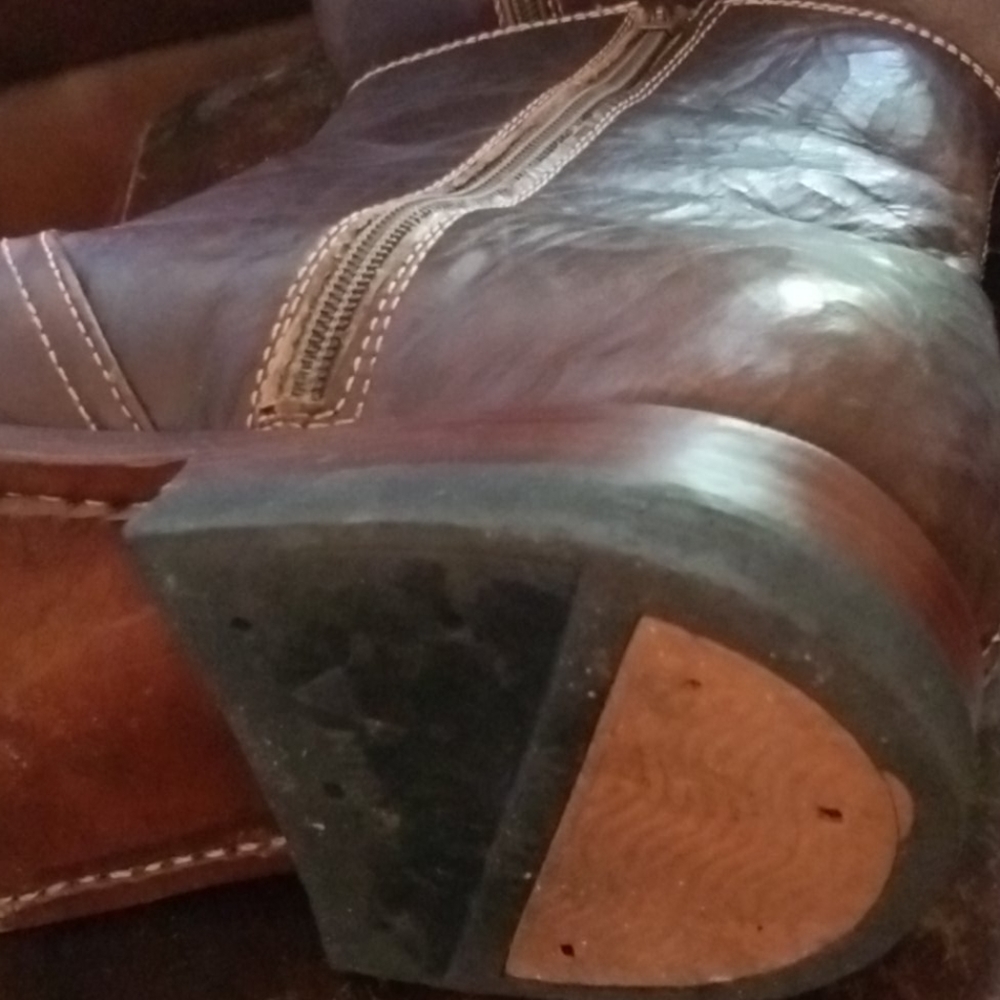 Boots - Picture 3 of 3